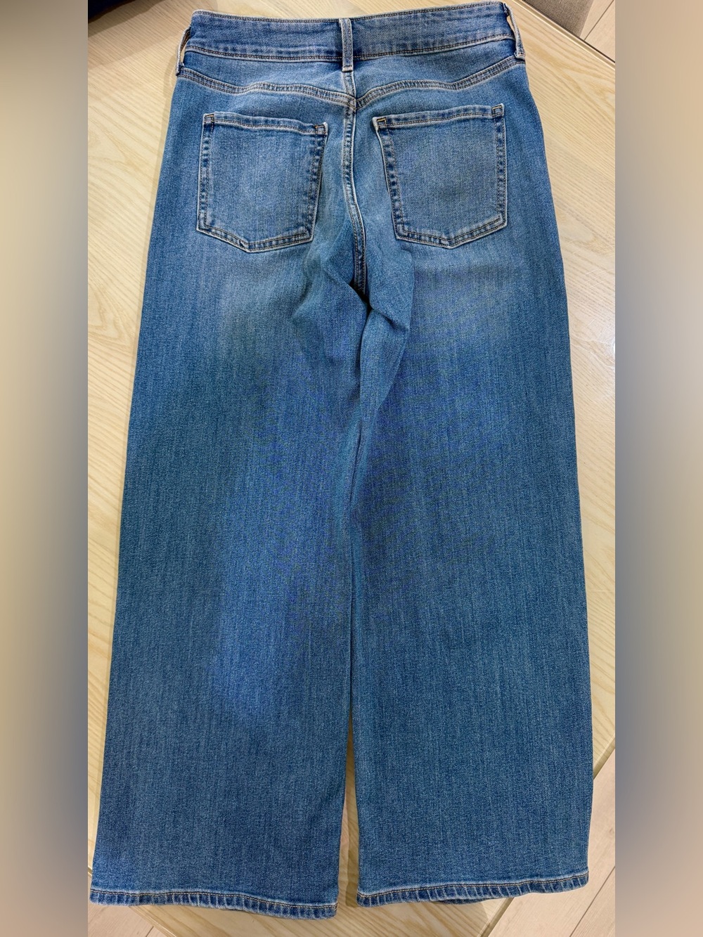 Old Navy High Waisted WOW Crop Wide-Leg Jeans 4 Long faded medium wash LIKE NEW - Picture 6 of 7